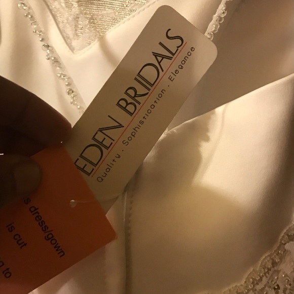 Wedding dress - Picture 2 of 8